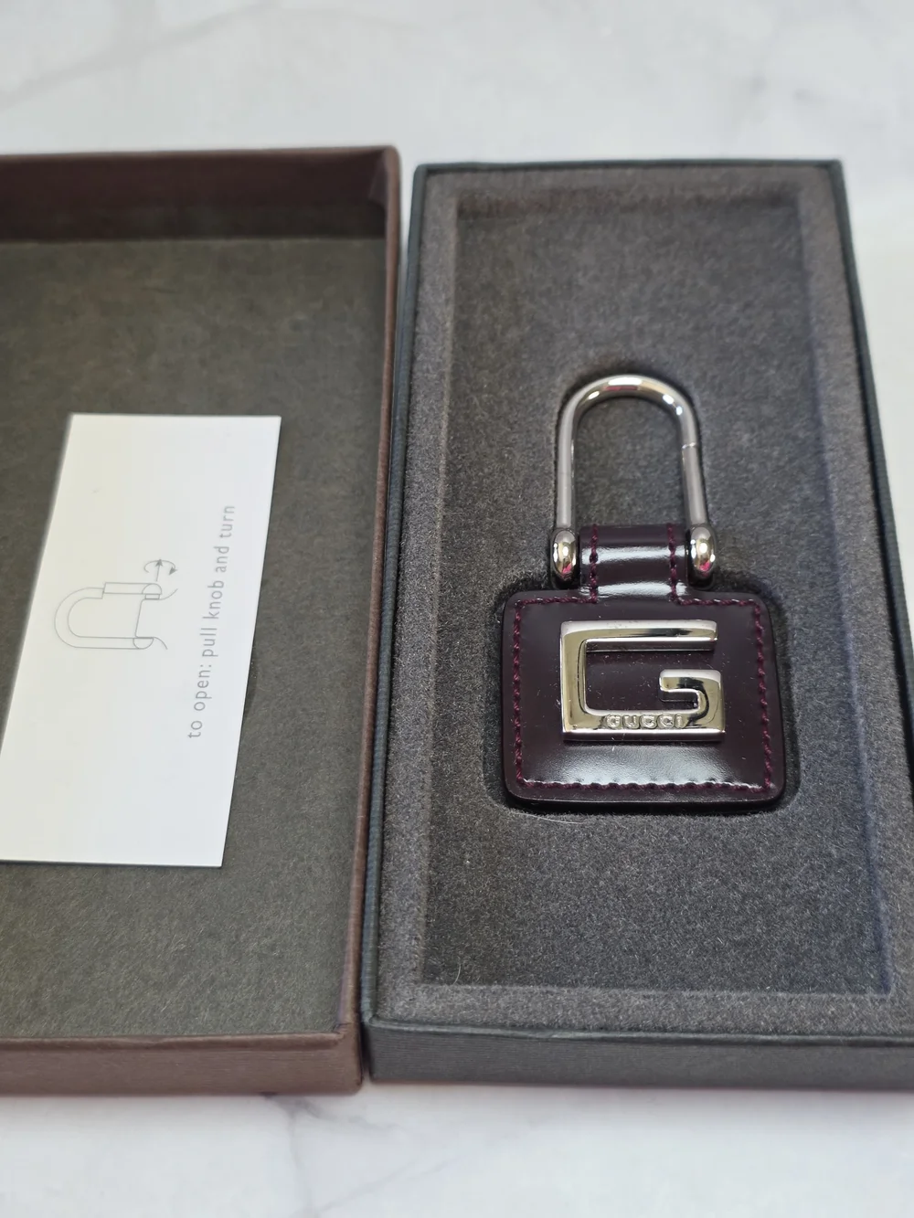 Gucci Small G Logo Leather Key Holder Keychain Burgundy Silver Tone w/ Box